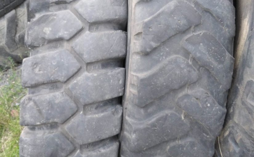 Ekskavatör 1000-20 iş makinesi lastikler