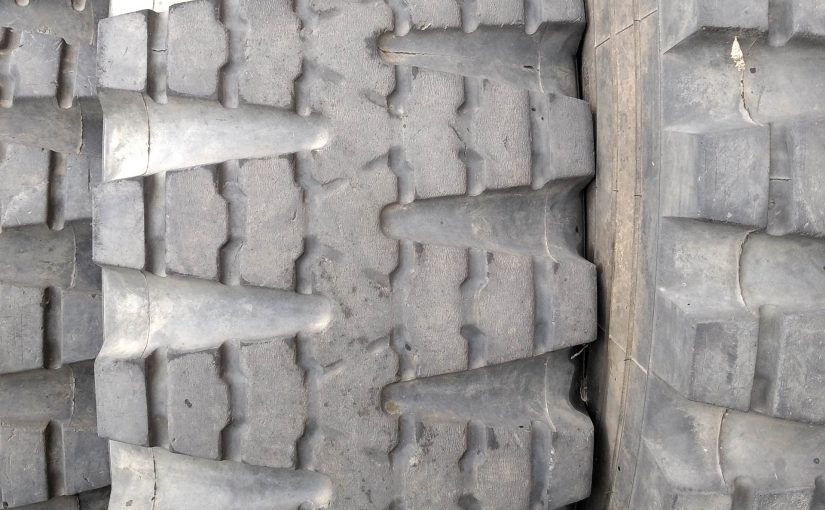 İKİNCİ EL 1400-20 ÇEKER TİPİ LASTİKLER